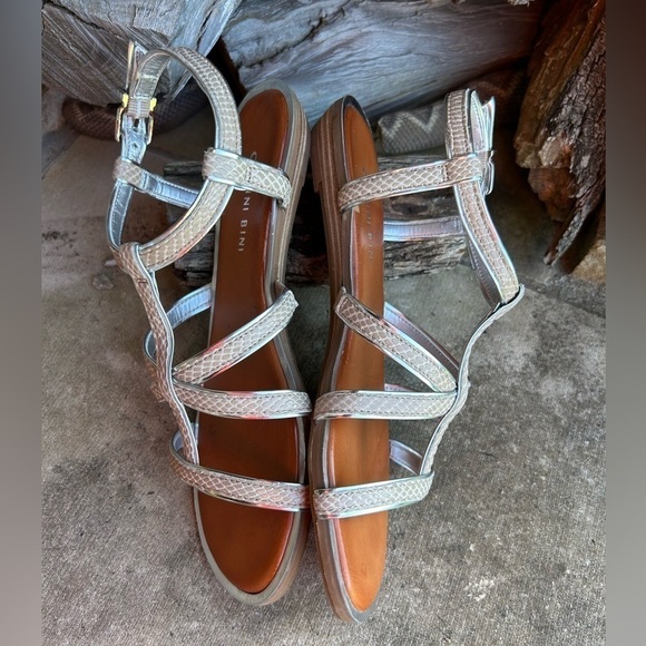 Gianni Bini strappy silver & tan sandals Sz-7.5M. C main image 4